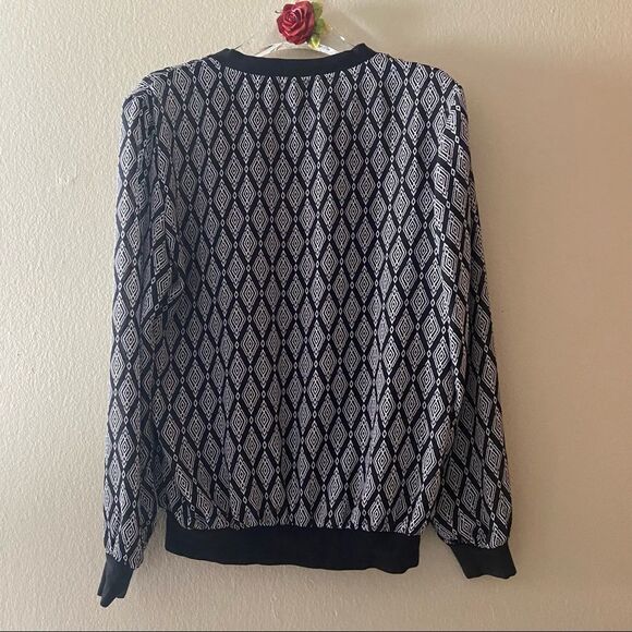 Simply Styled Lightweight Bomber Jacket - Picture 2 of 8